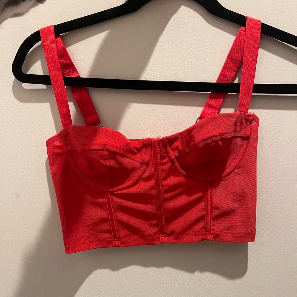 Edikted Crop Top